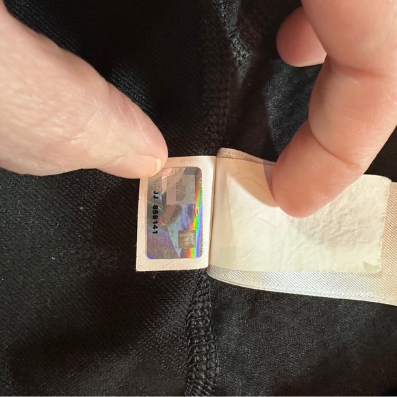 The North Face Women's Black Lightweight VaporWick 1/4-zip Pullover - Size Large - Picture 9 of 10